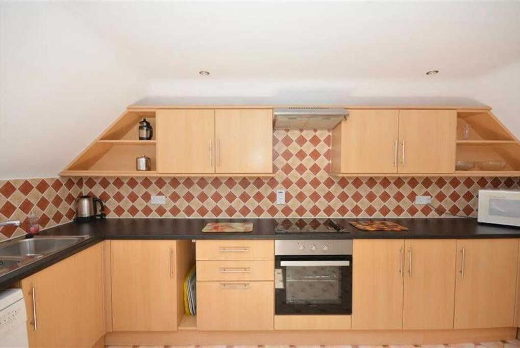 Direct Beach Access! Top Floor Apartment Perranporth Exterior photo