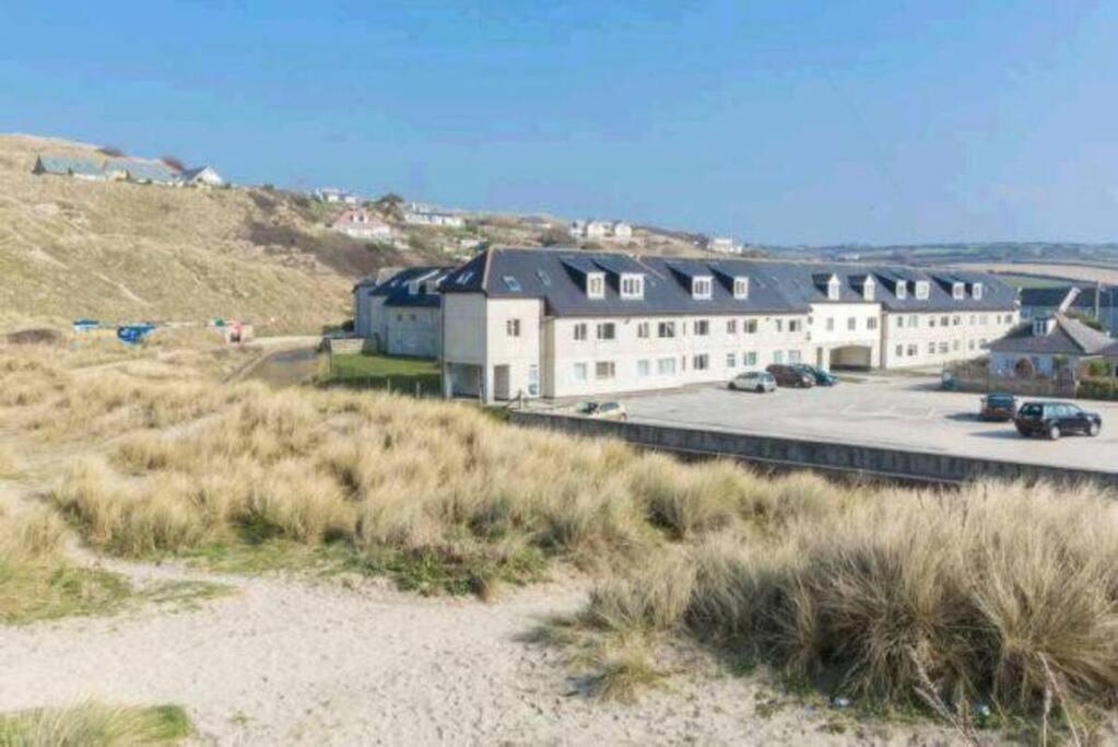 Direct Beach Access! Top Floor Apartment Perranporth Exterior photo